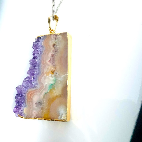 Beautiful Amethyst druse stone pendant necklace framed by gold tone metal NWT - Picture 3 of 9